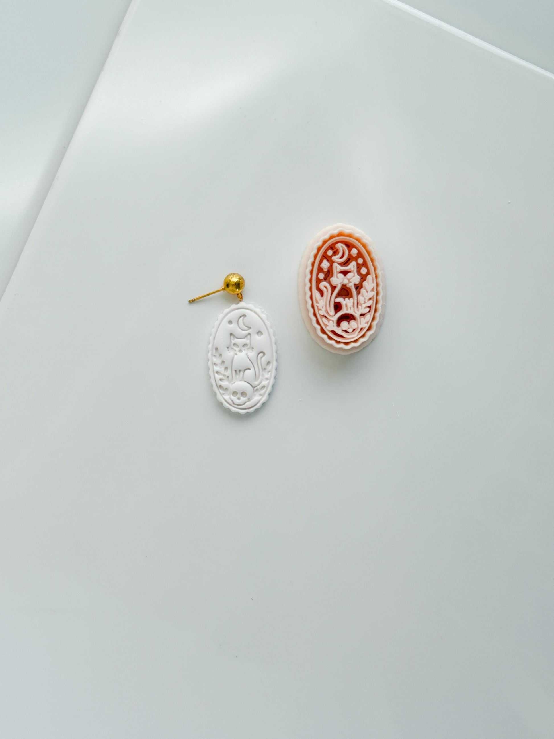 Moon Cat Charm Cutter: Crescent Feline Cameo Design for Polymer Clay