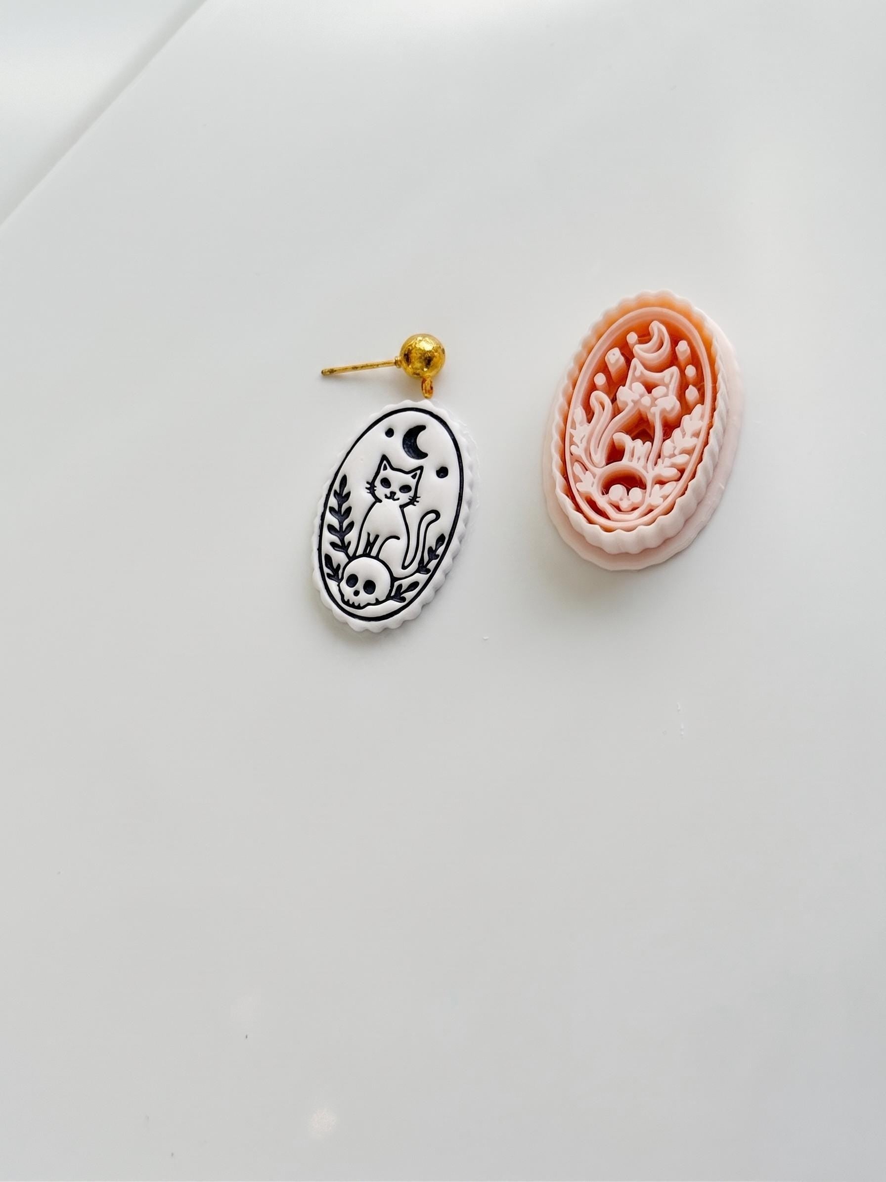 Moon Cat Charm Cutter: Crescent Feline Cameo Design for Polymer Clay