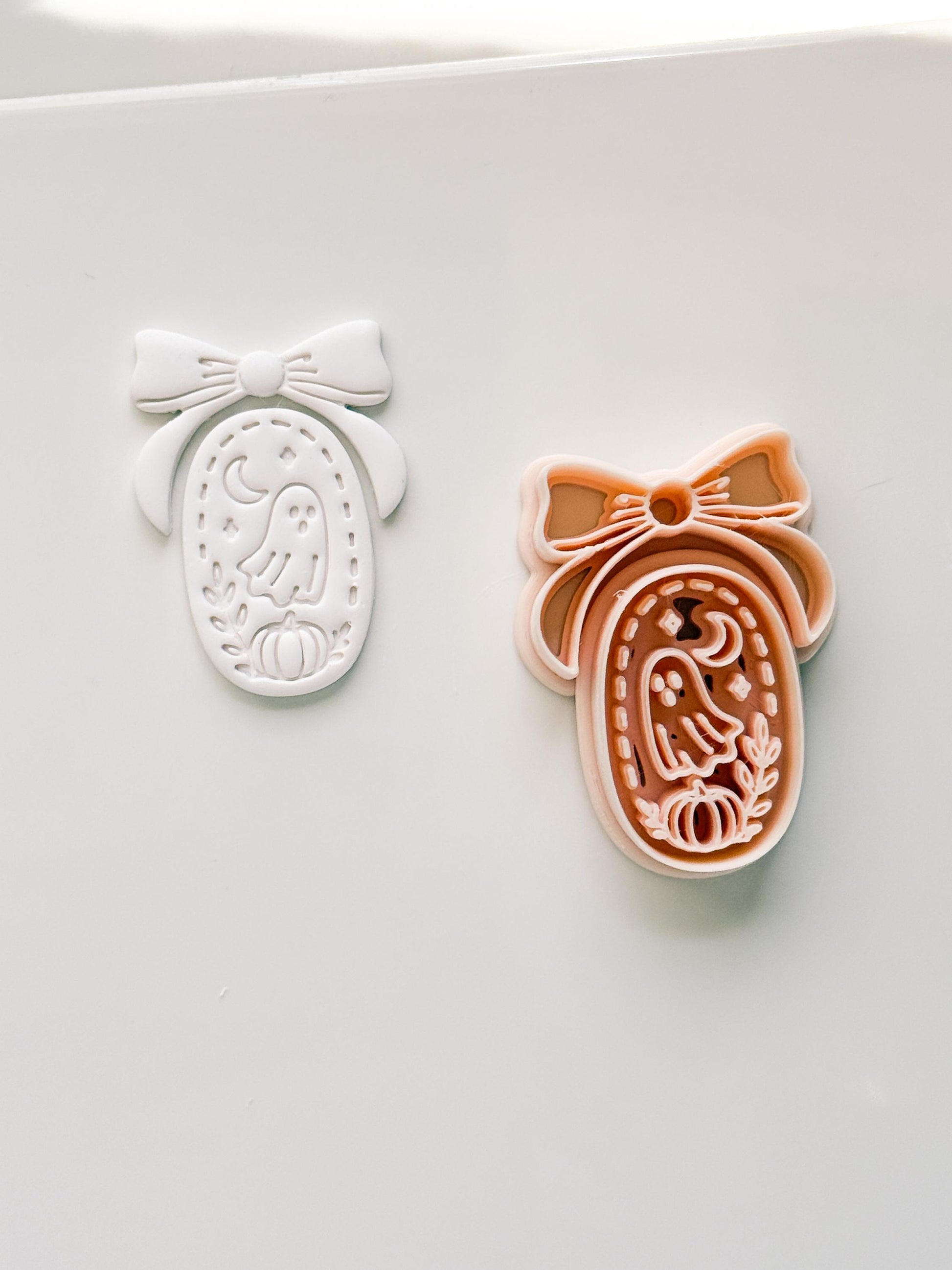 Moonlit Boo Cutter: Bow Framed Ghost Cameo for Polymer Clay