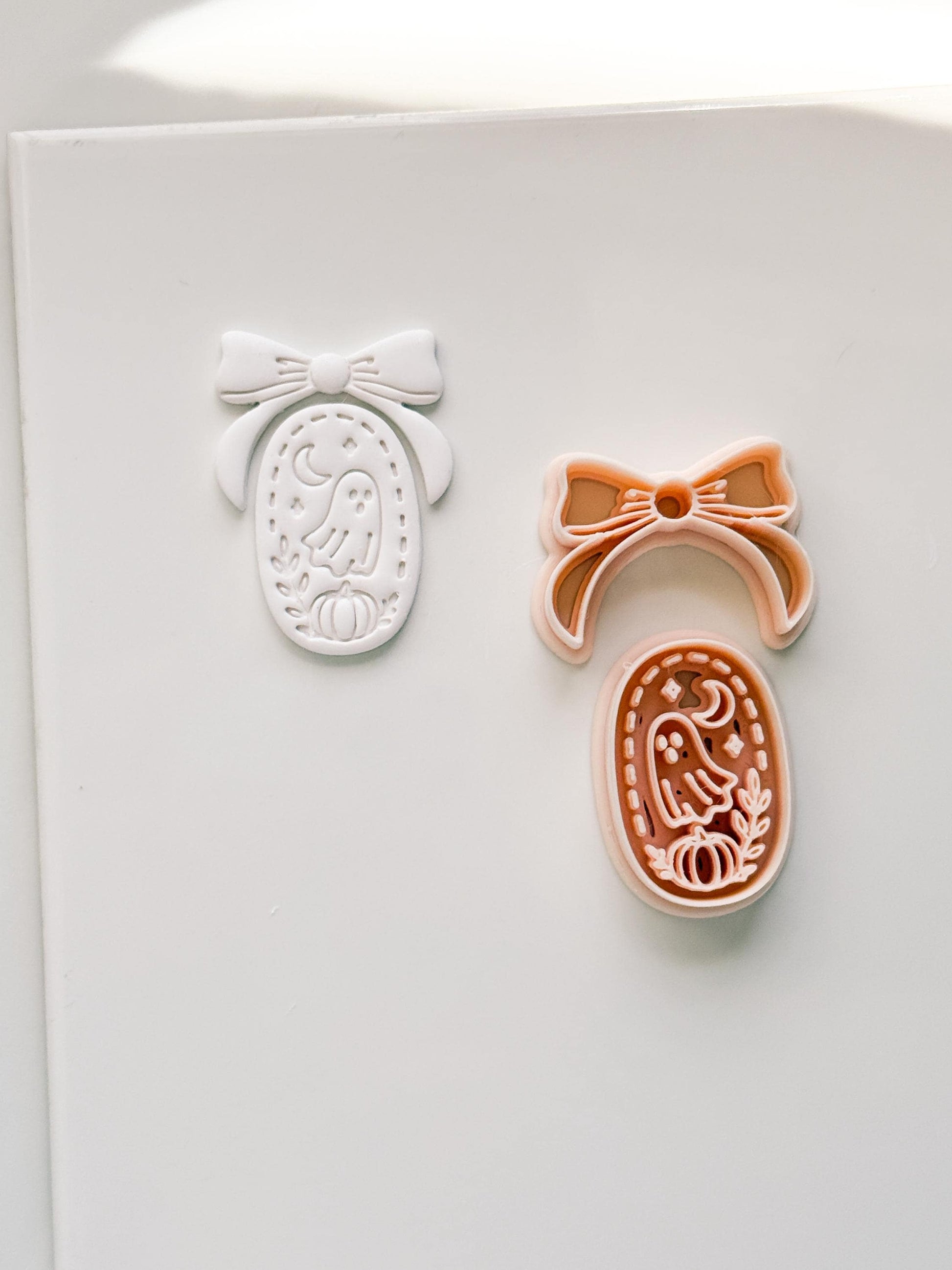 Moonlit Boo Cutter: Bow Framed Ghost Cameo for Polymer Clay