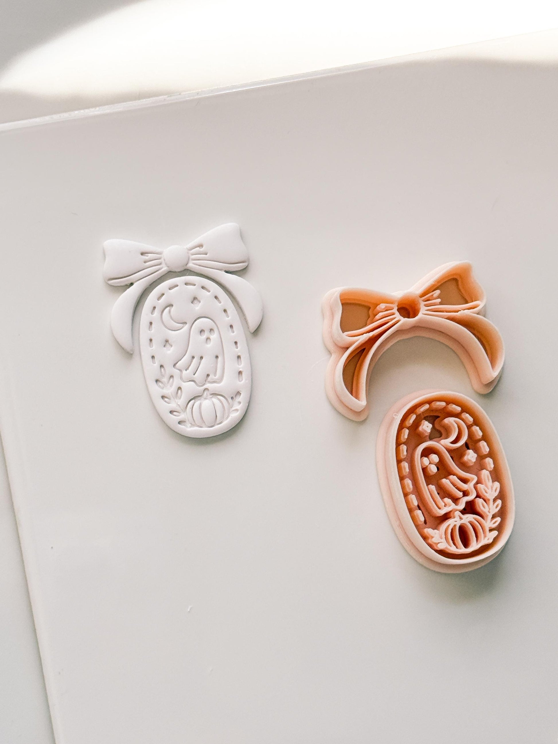 Moonlit Boo Cutter: Bow Framed Ghost Cameo for Polymer Clay