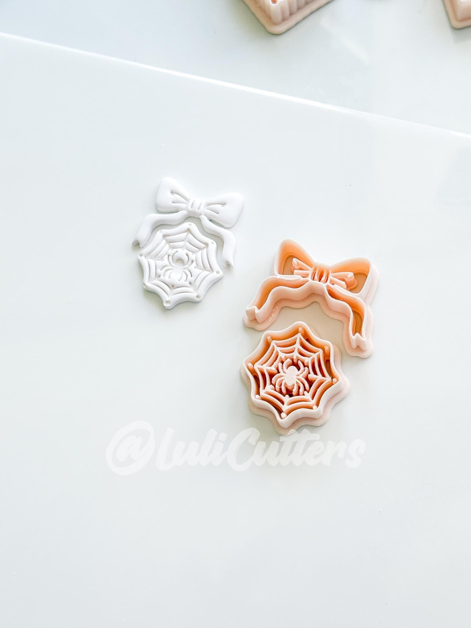 Spooky Bow Web Cutter: Spider Silk Dangle Shape for Polymer Clay