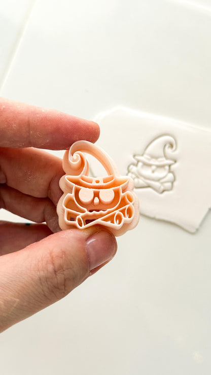 Witchy Bonefire Cutter: Skull With Crossed Bones for Polymer Clay