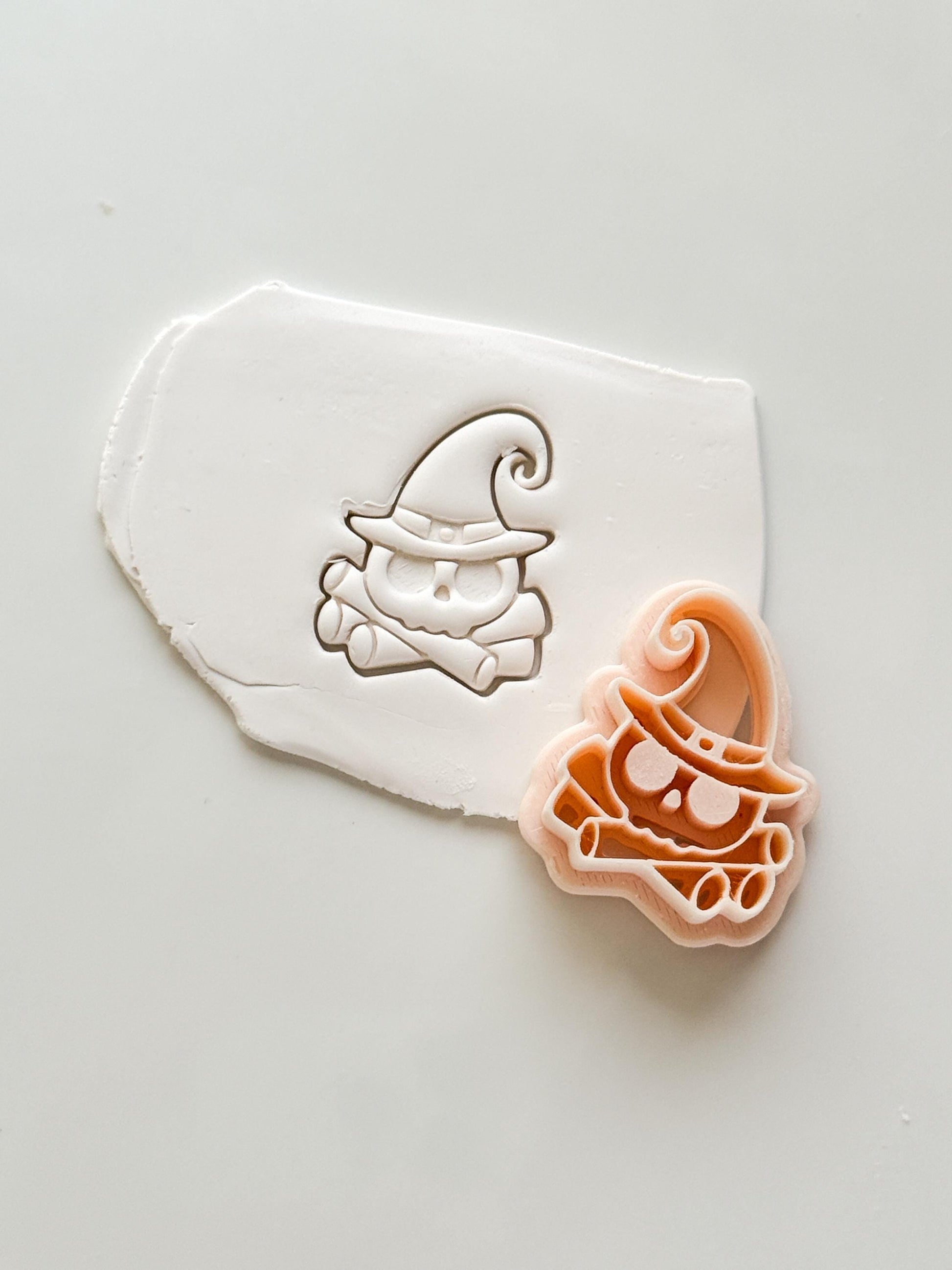 Witchy Bonefire Cutter: Skull With Crossed Bones for Polymer Clay