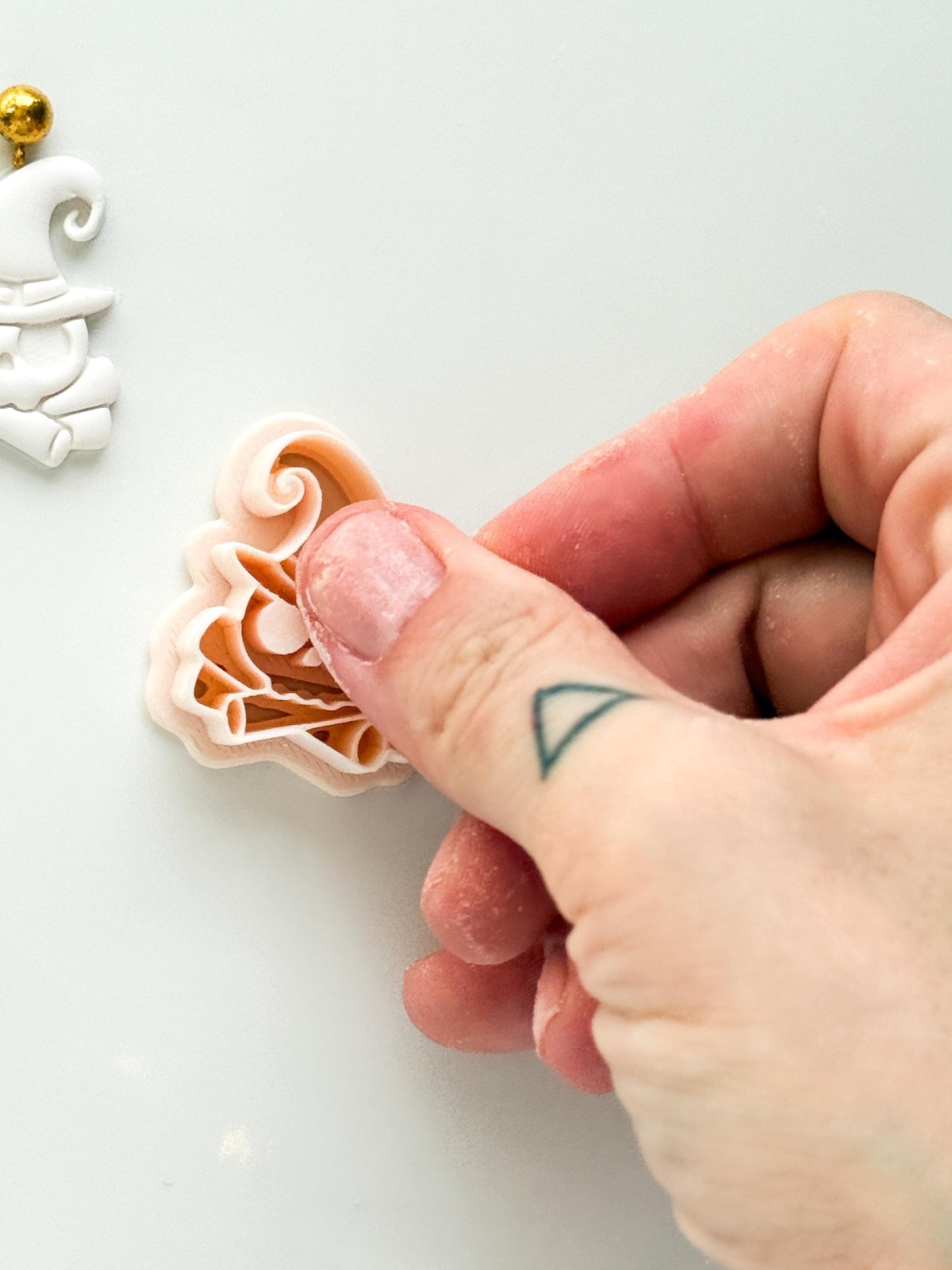 Witchy Bonefire Cutter: Skull With Crossed Bones for Polymer Clay