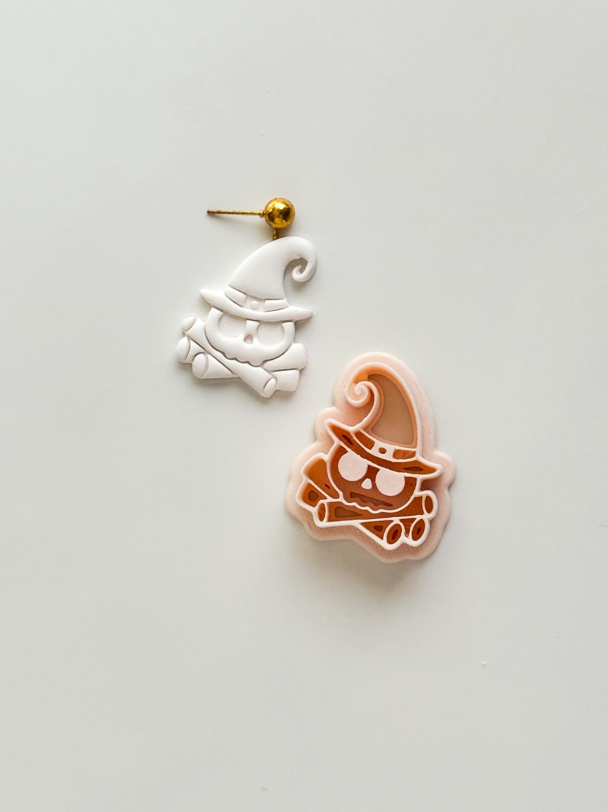 Witchy Bonefire Cutter: Skull With Crossed Bones for Polymer Clay