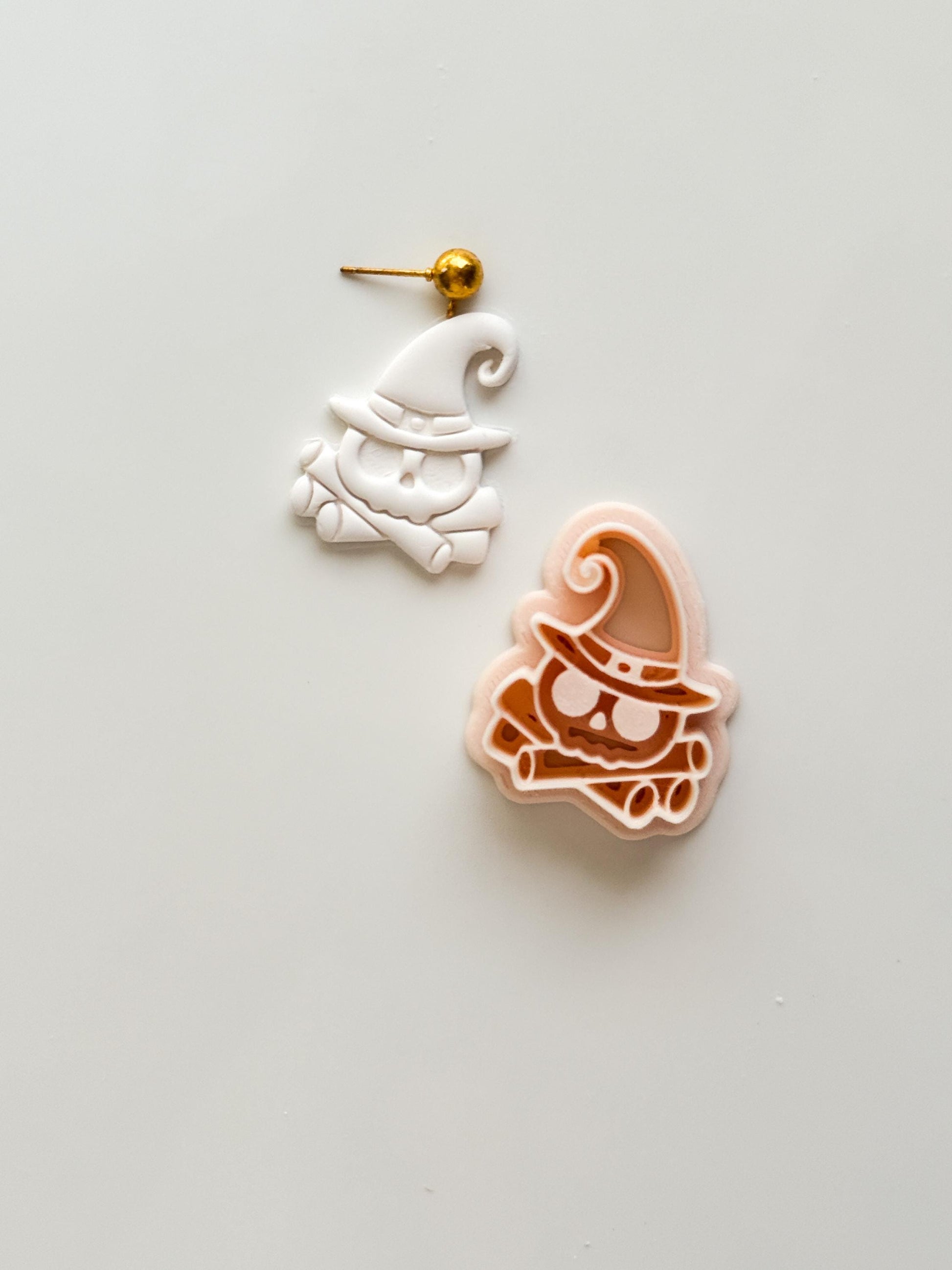 Witchy Bonefire Cutter: Skull With Crossed Bones for Polymer Clay