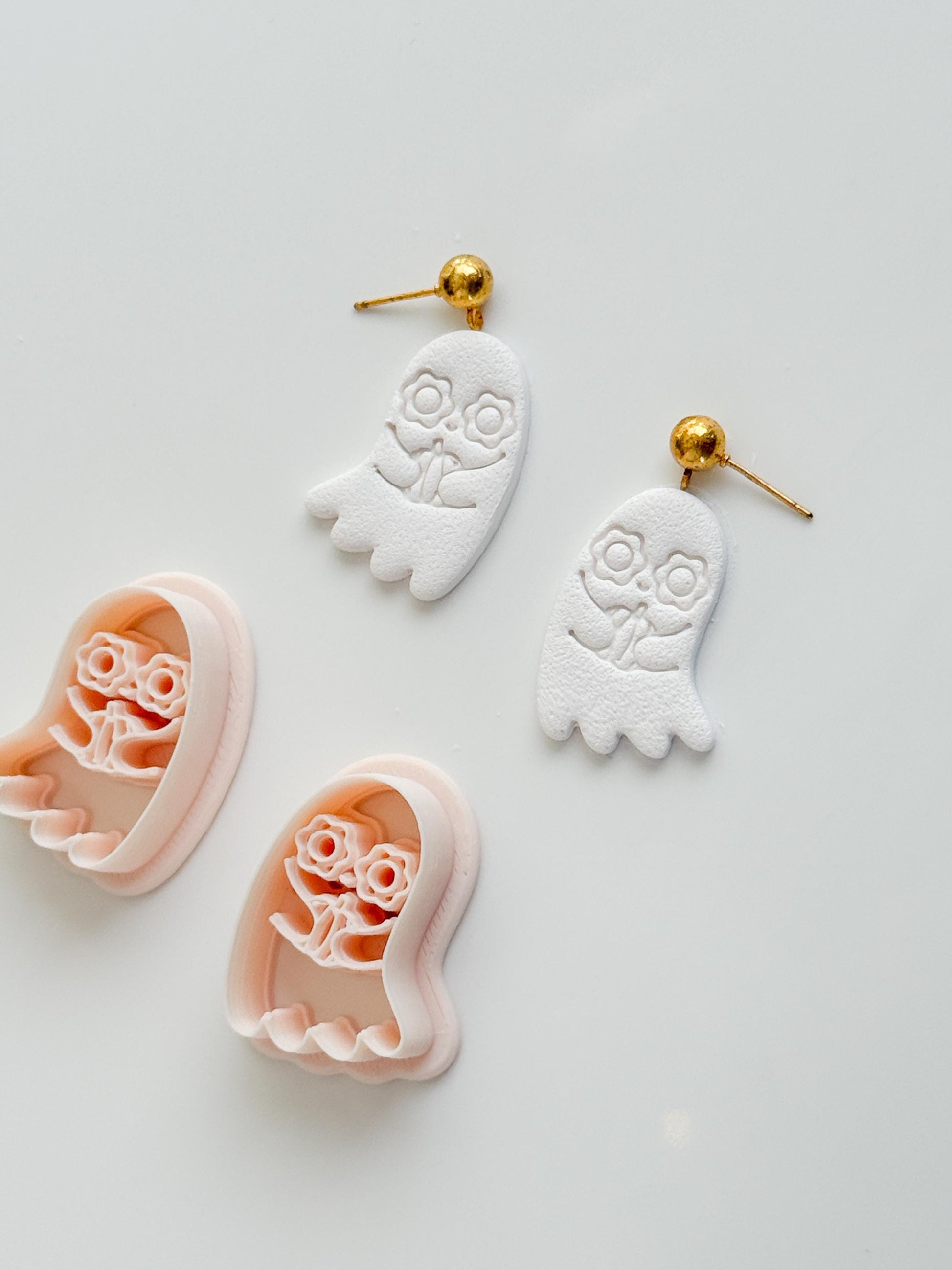 Floral Ghostie Cutter: Flower Eyed Ghost Holding Pumpkin for Polymer Clay
