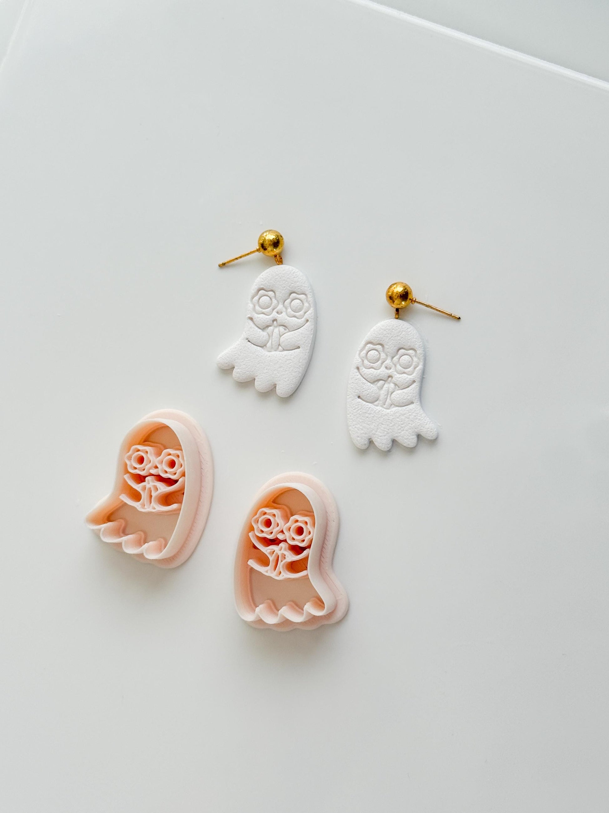 Floral Ghostie Cutter: Flower Eyed Ghost Holding Pumpkin for Polymer Clay