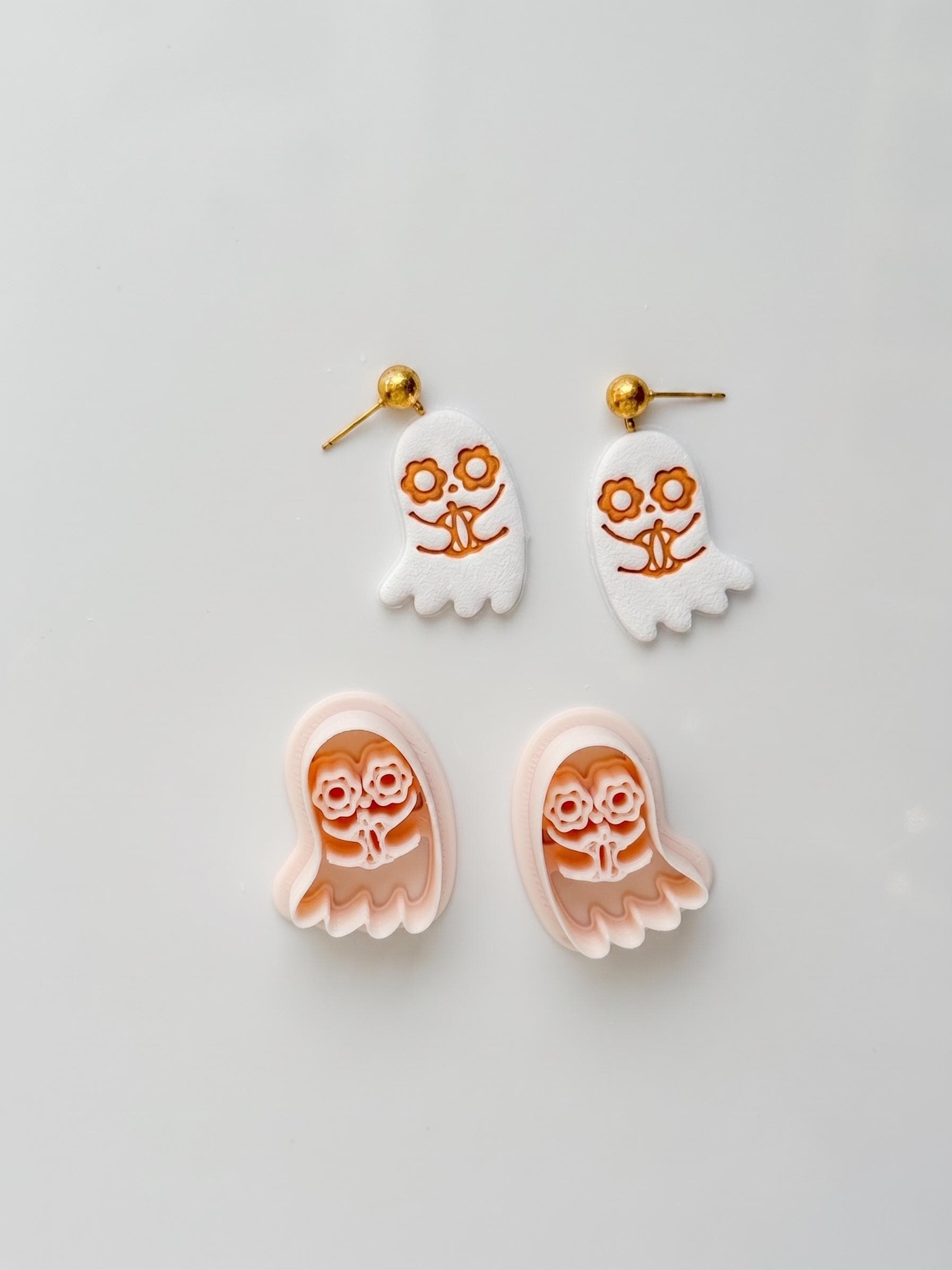 Floral Ghostie Cutter: Flower Eyed Ghost Holding Pumpkin for Polymer Clay