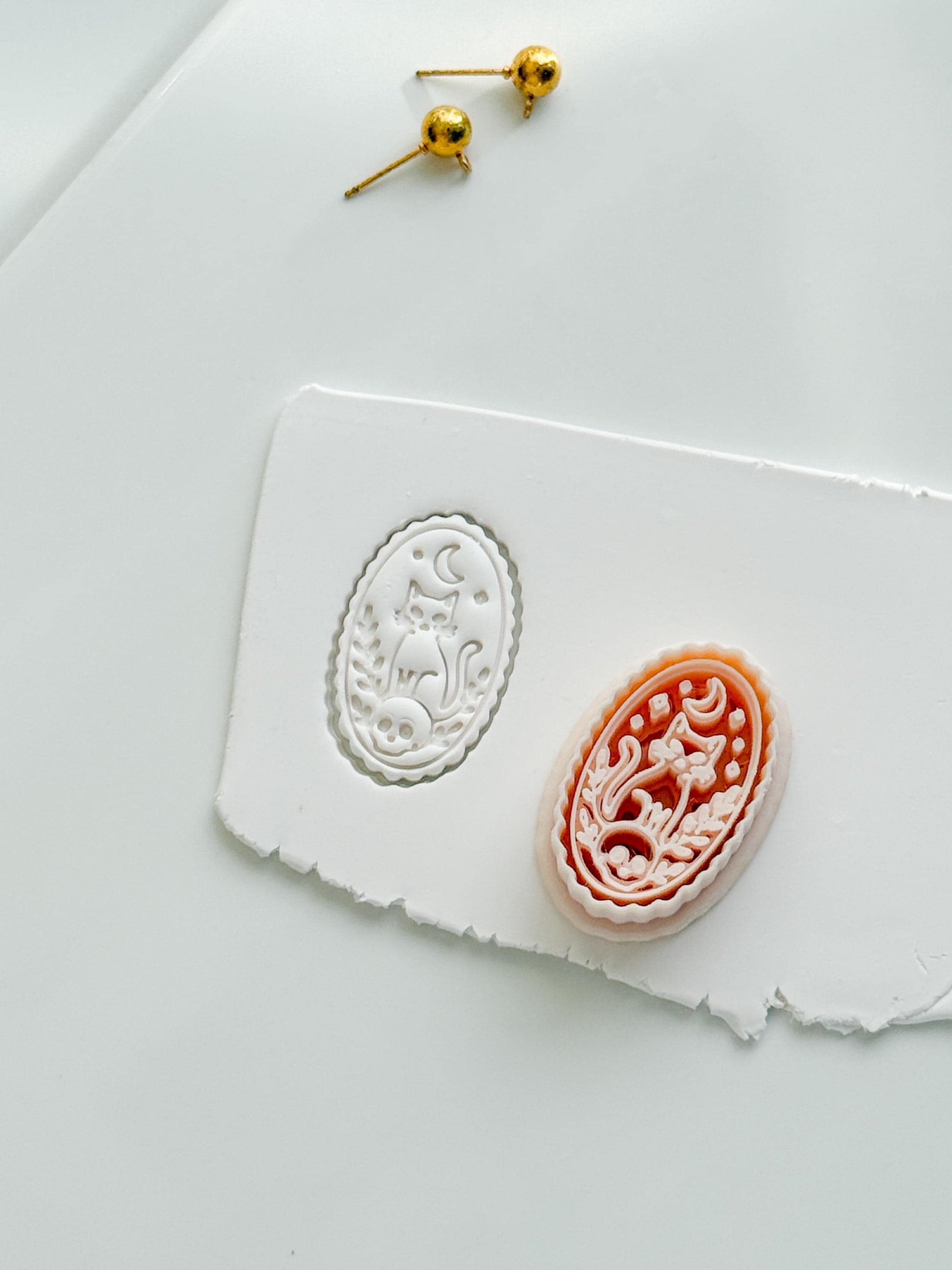 Moon Cat Charm Cutter: Crescent Feline Cameo Design for Polymer Clay