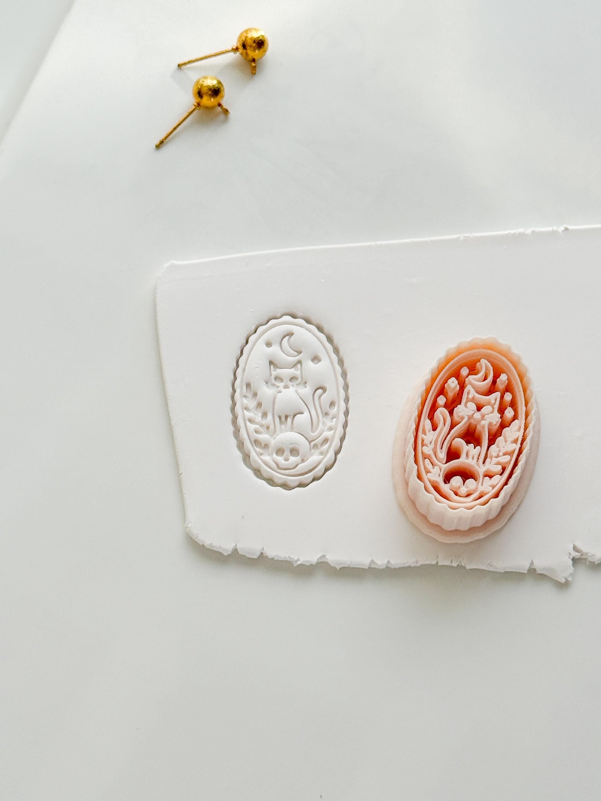 Moon Cat Charm Cutter: Crescent Feline Cameo Design for Polymer Clay