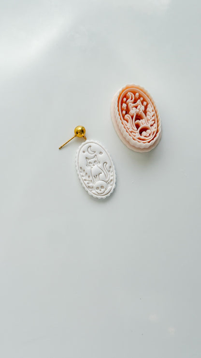 Moon Cat Charm Cutter: Crescent Feline Cameo Design for Polymer Clay