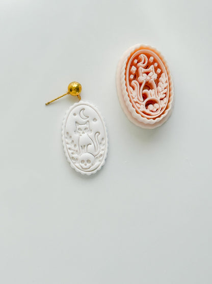 Moon Cat Charm Cutter: Crescent Feline Cameo Design for Polymer Clay