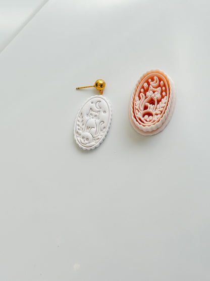 Moon Cat Charm Cutter: Crescent Feline Cameo Design for Polymer Clay