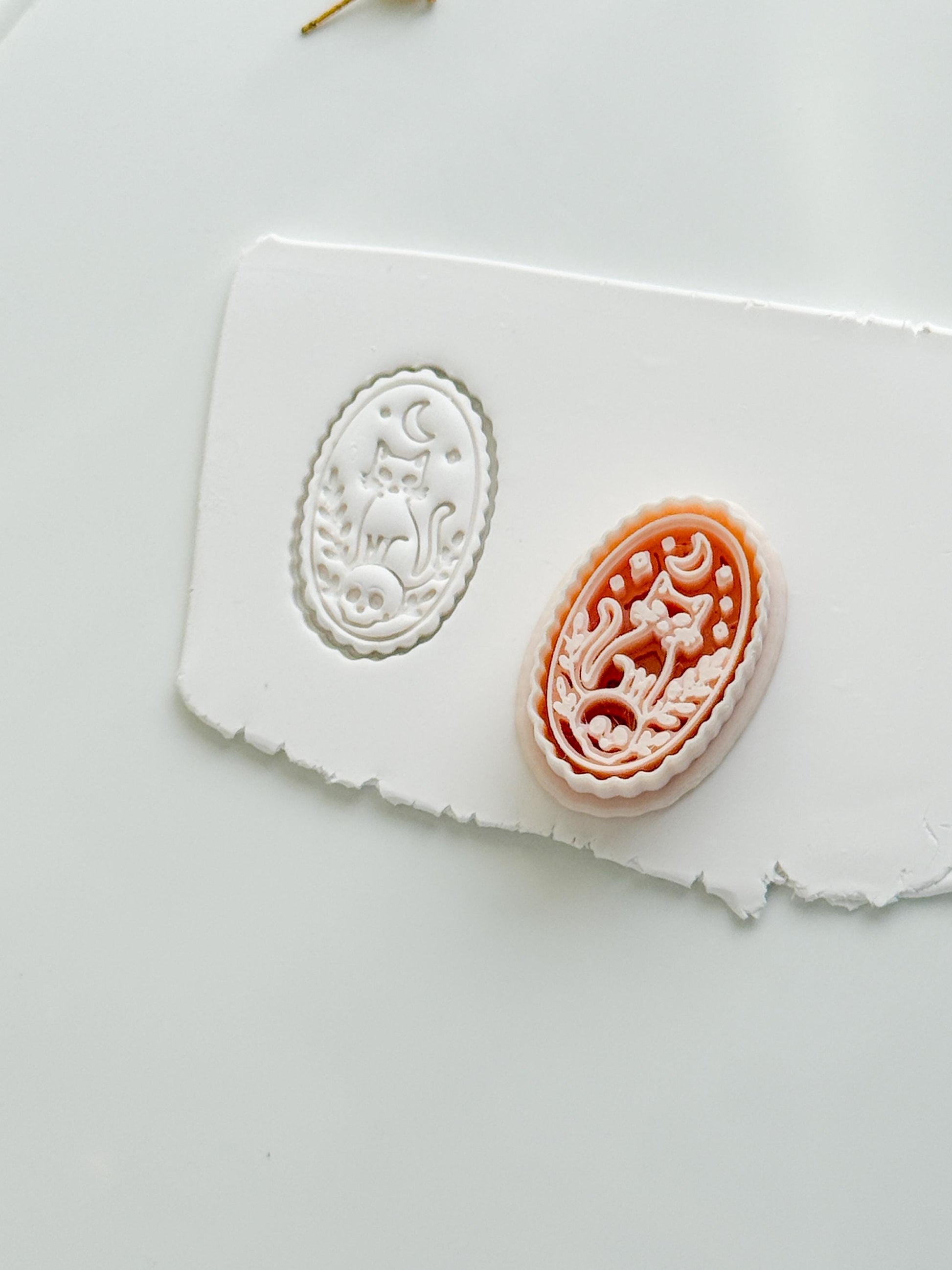 Moon Cat Charm Cutter: Crescent Feline Cameo Design for Polymer Clay