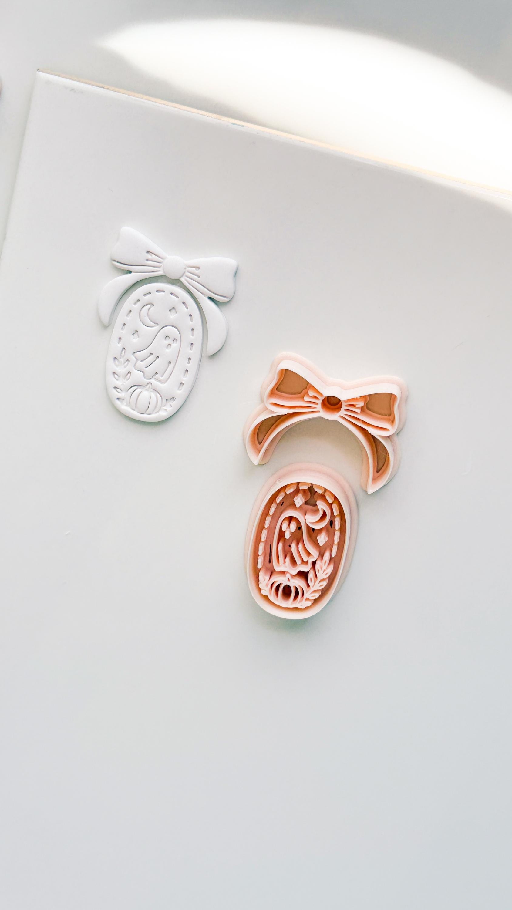 Moonlit Boo Cutter: Bow Framed Ghost Cameo for Polymer Clay