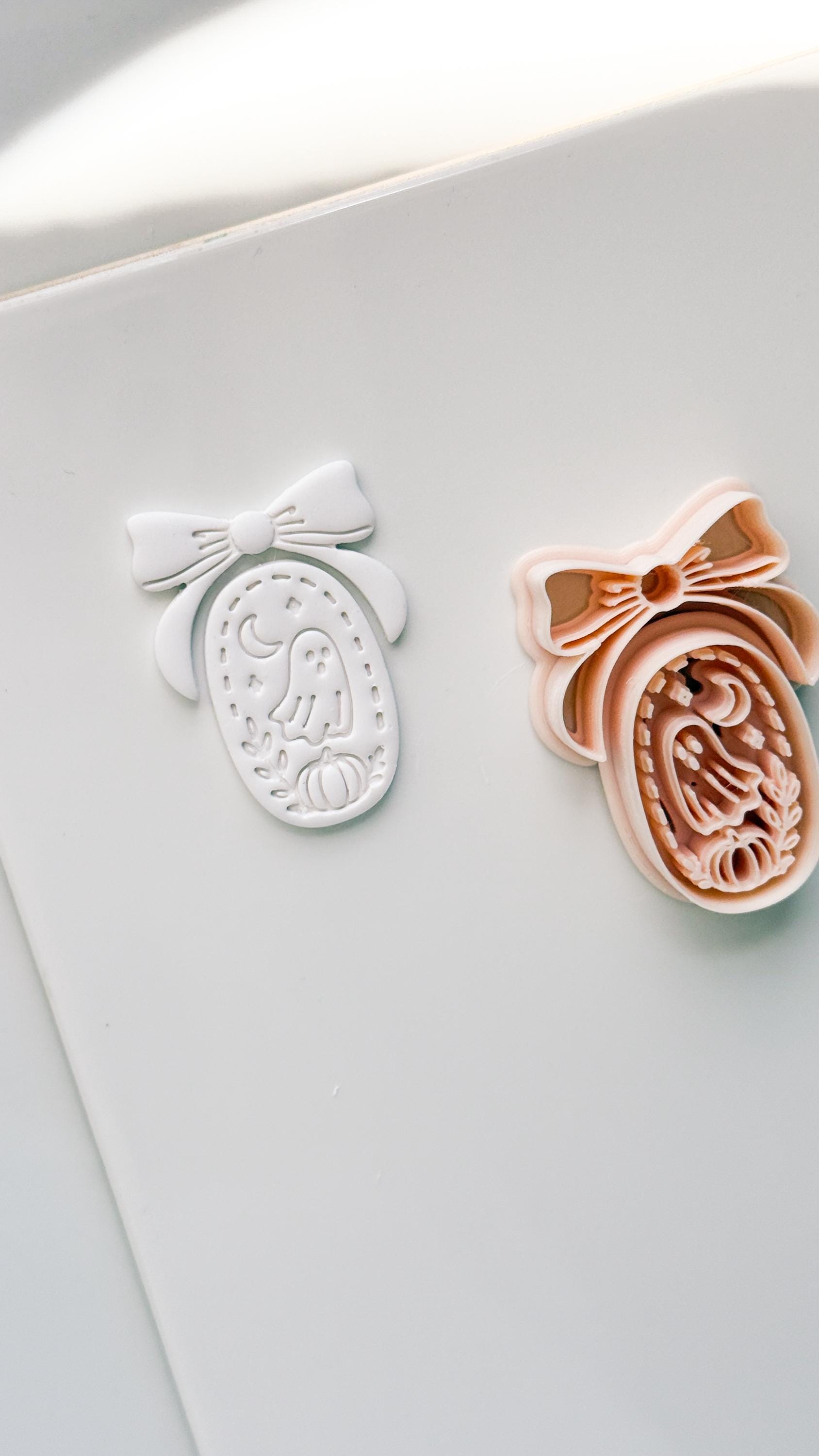 Moonlit Boo Cutter: Bow Framed Ghost Cameo for Polymer Clay
