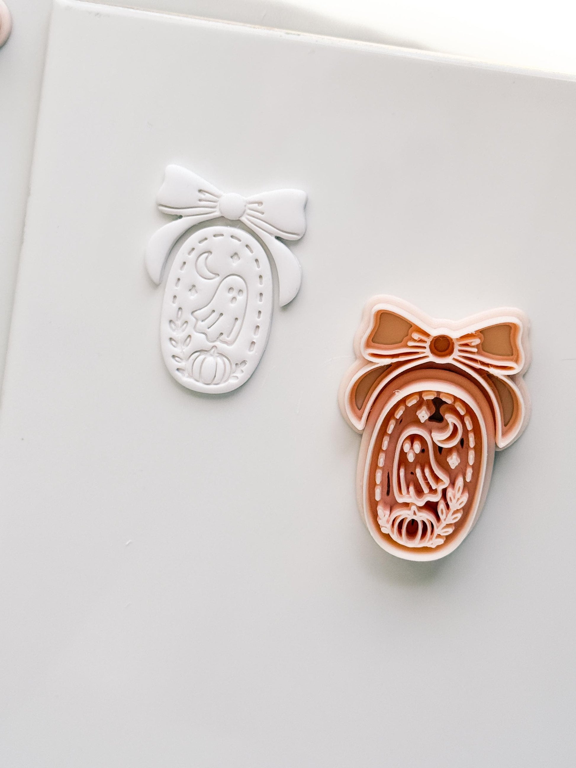 Moonlit Boo Cutter: Bow Framed Ghost Cameo for Polymer Clay