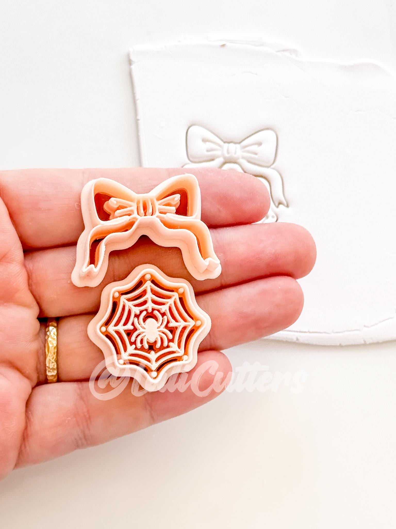 Spooky Bow Web Cutter: Spider Silk Dangle Shape for Polymer Clay
