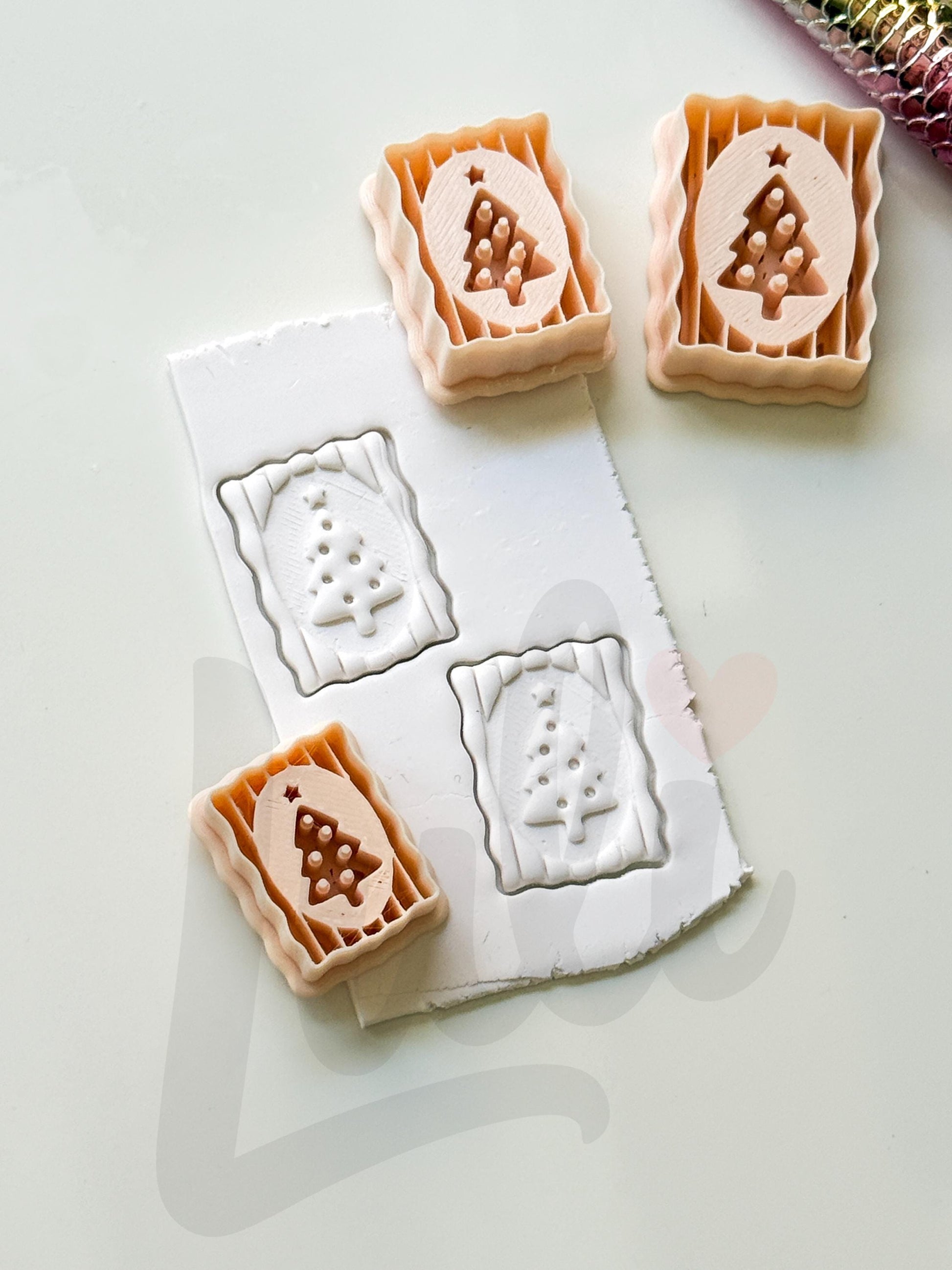 Christmas Tree Cameo Cutter: Oval Framed Design for Polymer Clay