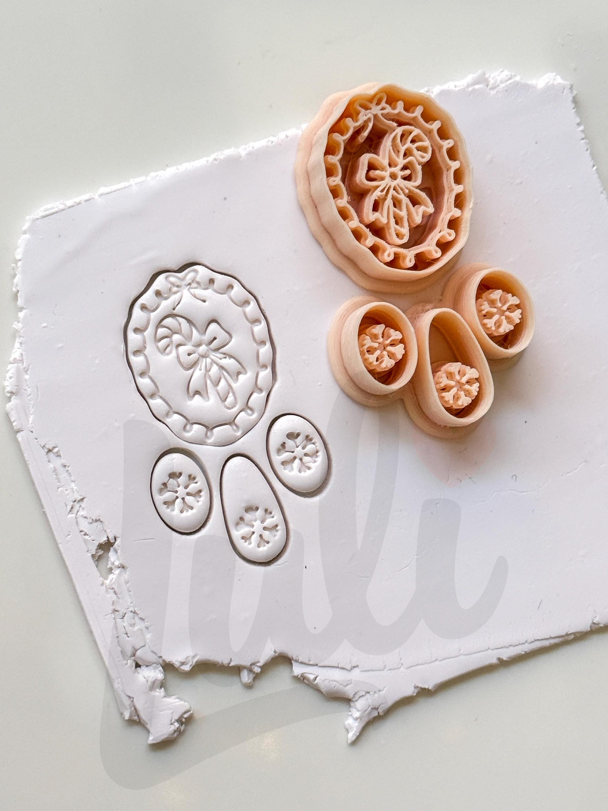 Candy Cane Ribbon Frame Cutter: Holiday Ornament Shape for Polymer Clay
