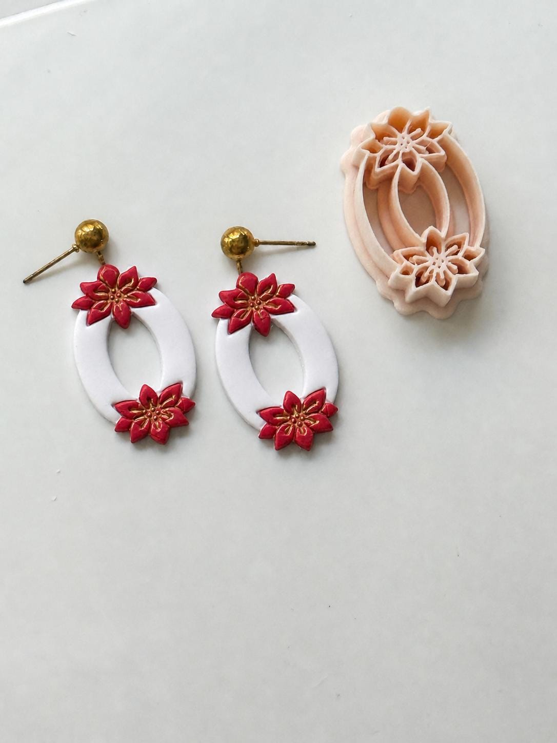Poinsettia Oval Wreath Cutter: Holiday Floral Shape for Polymer Clay