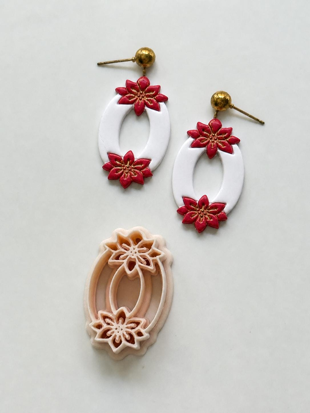 Poinsettia Oval Wreath Cutter: Holiday Floral Shape for Polymer Clay