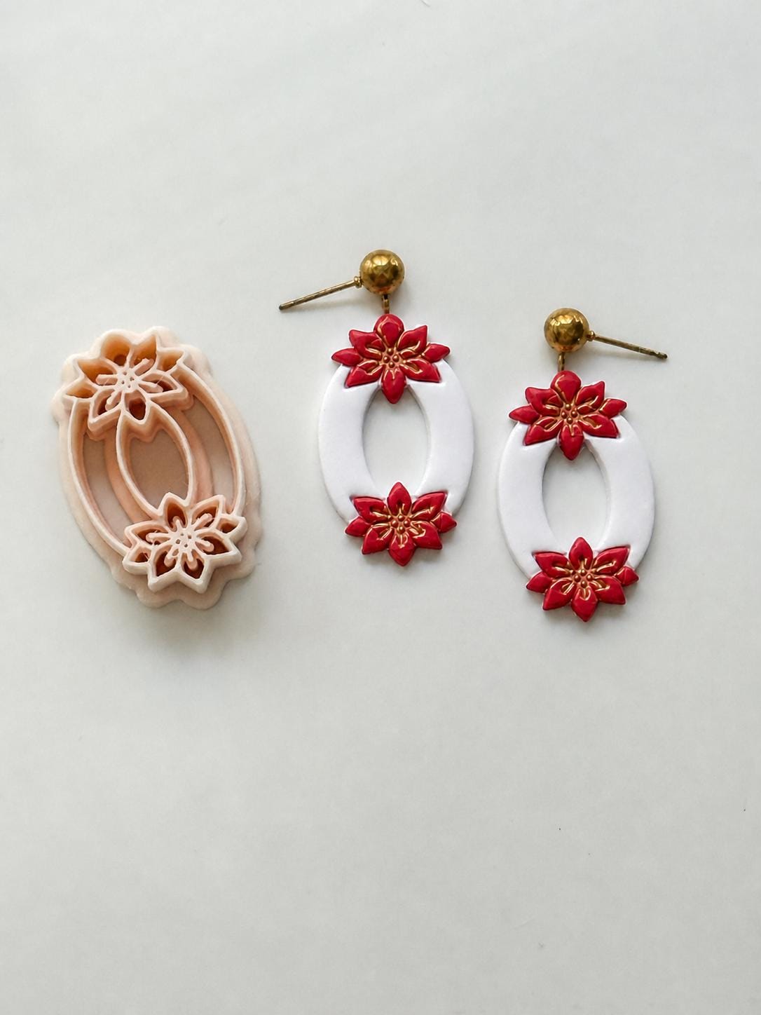 Poinsettia Oval Wreath Cutter: Holiday Floral Shape for Polymer Clay