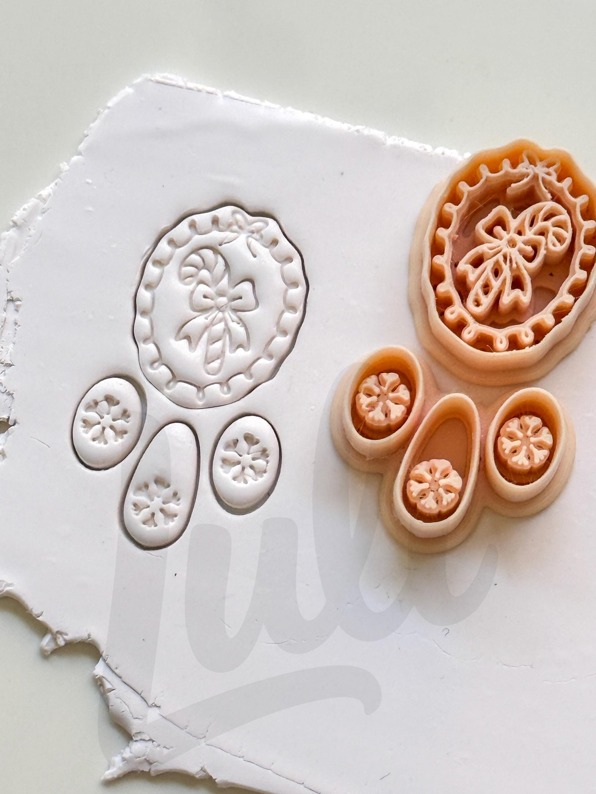 Candy Cane Ribbon Frame Cutter: Holiday Ornament Shape for Polymer Clay
