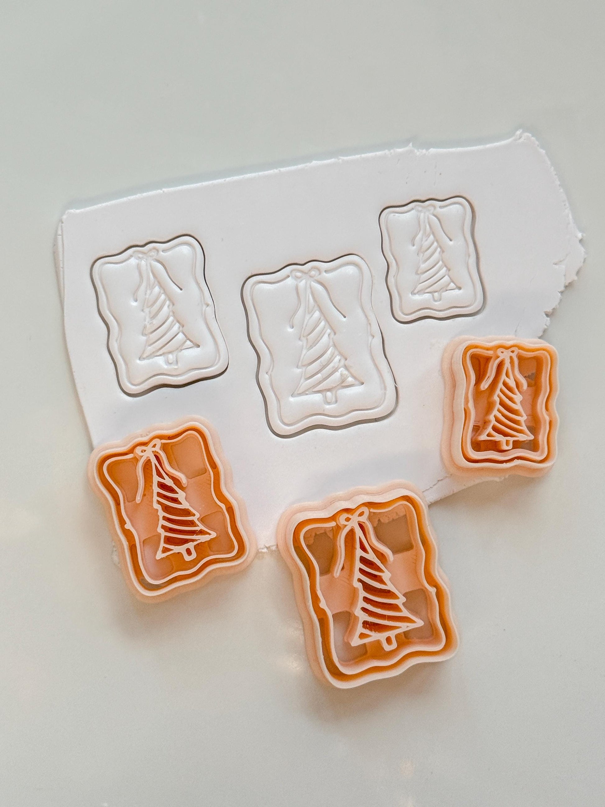 Bow Tied Christmas Tree Cutter: Festive Holiday Shape for Polymer Clay